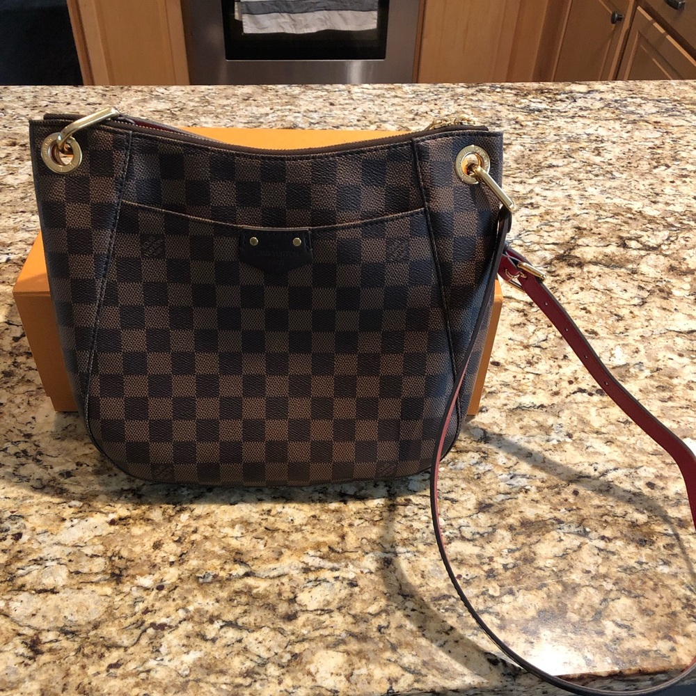 Louis Vuitton South Bank Besacé